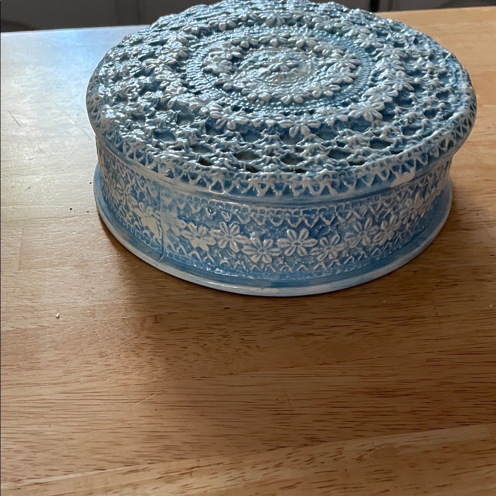 Artisan Blue and White Floral Ceramic Box Vintage - Picture 8 of 8